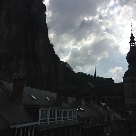 迪南市中心河滨大道惊喜住宿加早餐旅馆 4*